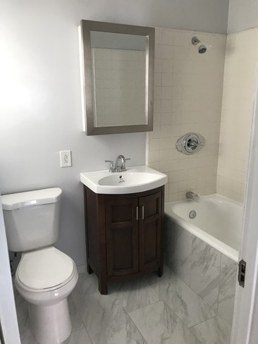 Bathroom - 1155 1/2 N Maryland Ave Unit --