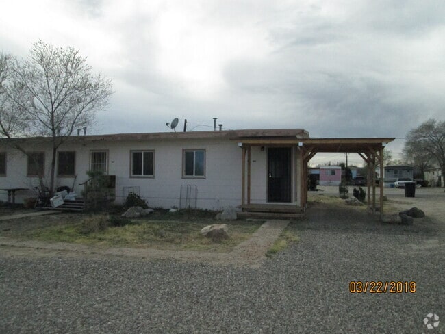 Building Photo - Charming Duplex Rental