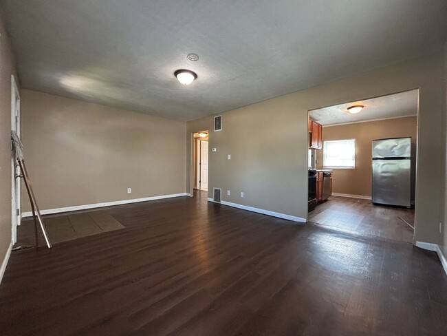 2 Bedroom / 1 Bath Home in Council Bluffs! - 2 Bedroom / 1 Bath Home in Council Bluffs!
