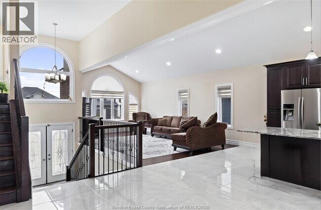 Photo - 901 Lakewood Cres