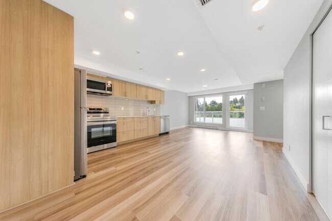 Photo - 408 E Columbia St