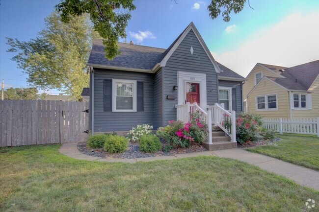 Building Photo - Cute 3 Bed Home