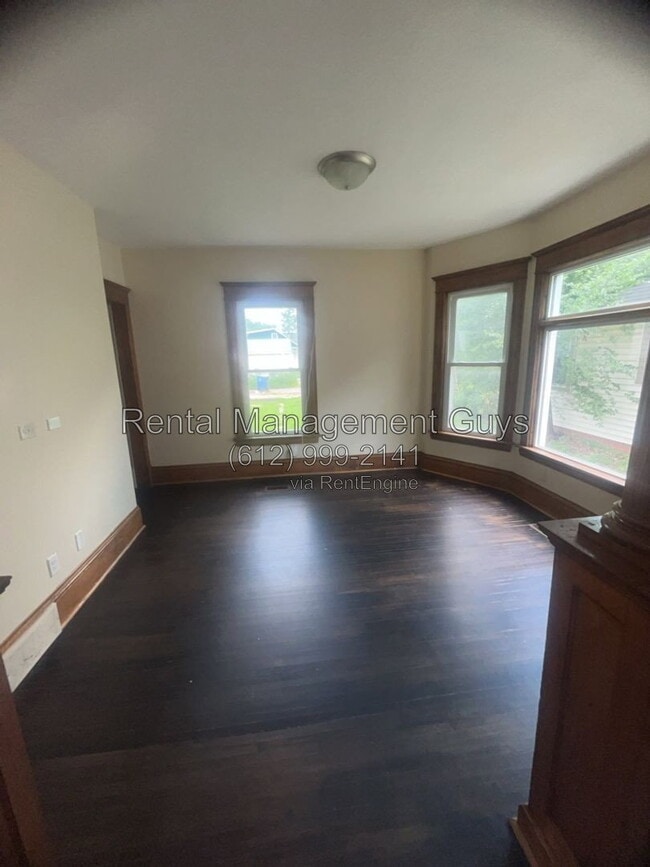 Photo - 1914 Russell Ave N
