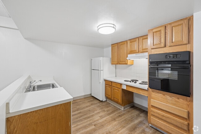 2BR, 1BA - 1,088SF - Kitchen