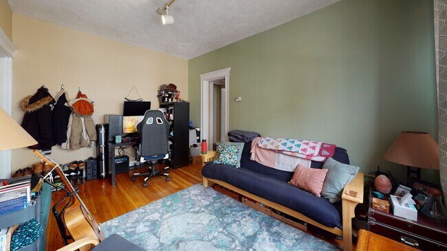 Building Photo - 1625 Commonwealth Ave Unit 9