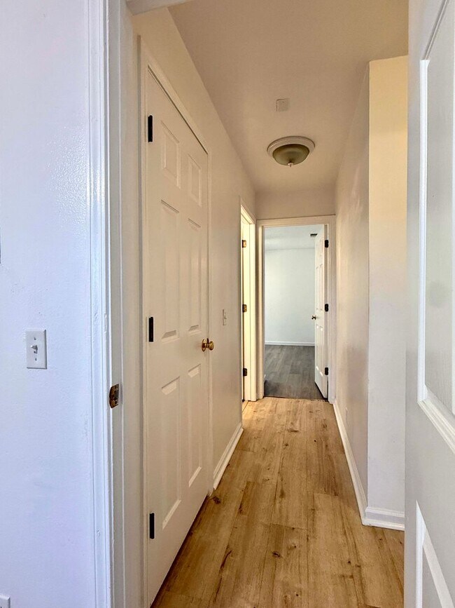 Photo - BR233-Lotti, Carole Kelly Unit A