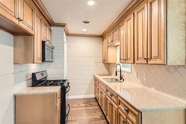 Photo - 8017 Briarwood Ln