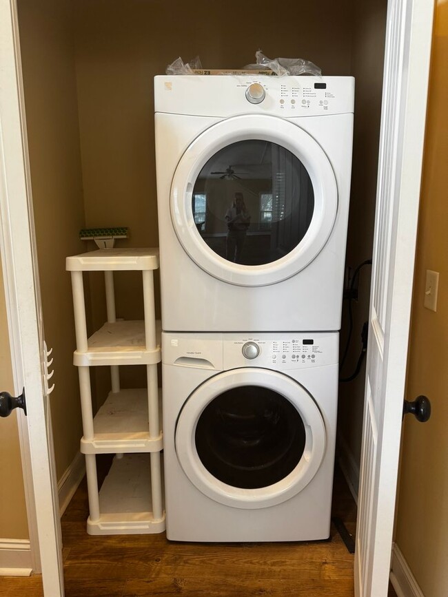 Photo - 10 E Grady St Unidad D