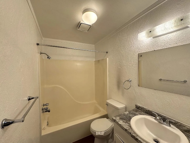 Photo - 1223 S J St Unidad 3