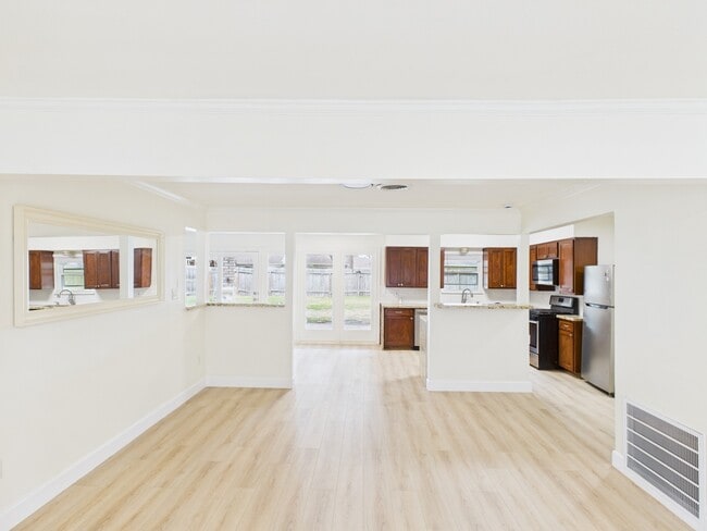 Photo - 9526 Meadowcroft Dr