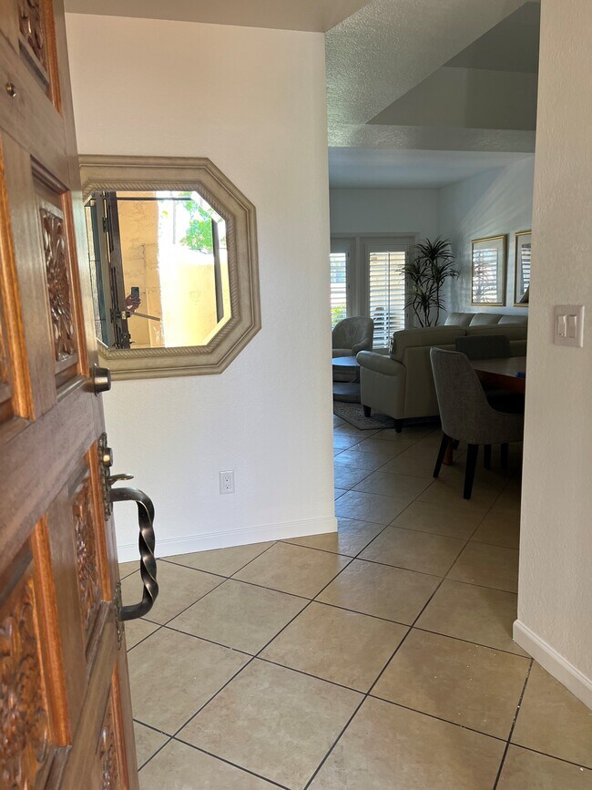 6137 N 28th Pl Unit 6137