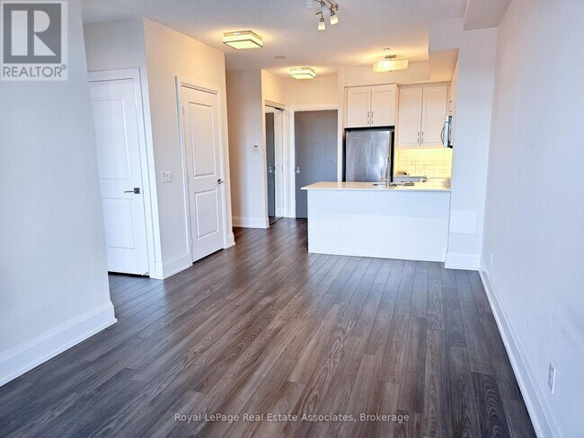 Photo - 1 Old Mill Dr Unit 807