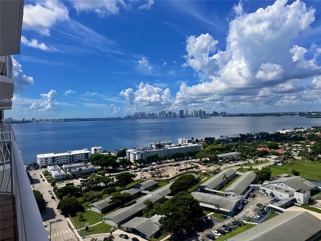 Building Photo - 7601 E Treasure Dr Unit PH102 Rental