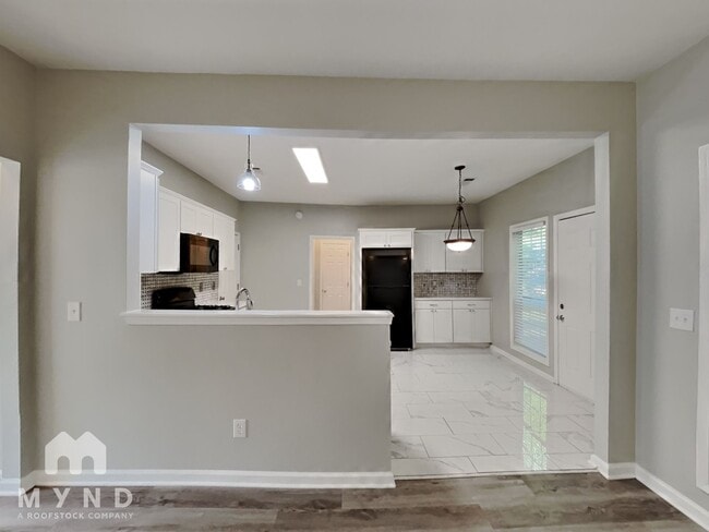 1557 Silver Ridge Dr SW