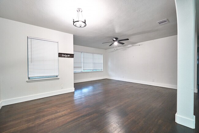 Photo - 5815 Hornwood Dr