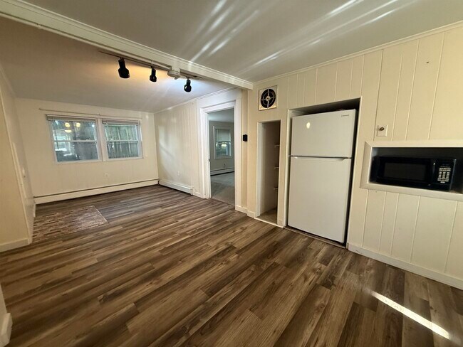 31 Pleasant St Unit 1