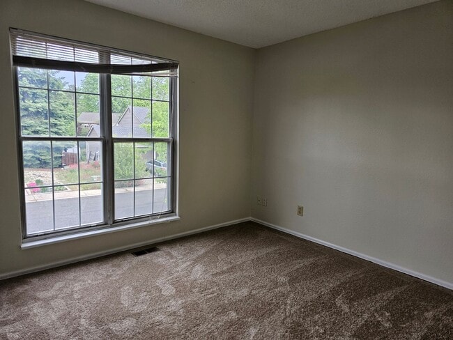 Photo - 2 Bedroom Home with Large Yard - Close to Waneka Lake Park