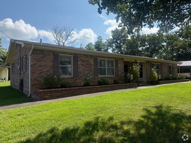 Building Photo - 1121 Woodside Dr Unit #2 Rental