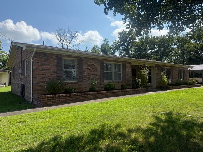 Building Photo - 1121 Woodside Dr Unit #2 Rental