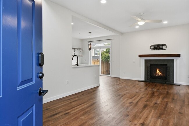 Photo - 3Bd/2.5Ba Edmonds Townhome