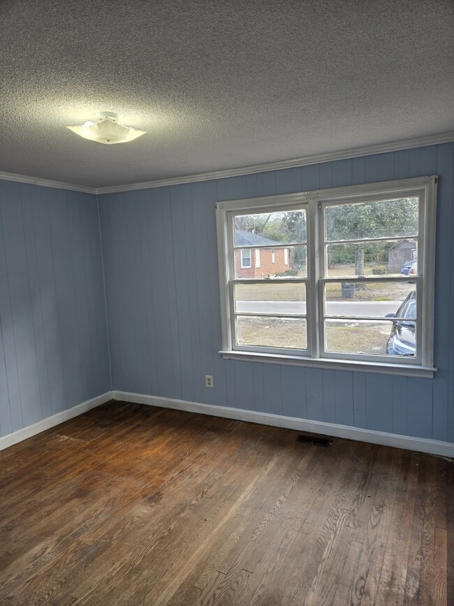 Photo - 106 Jones St
