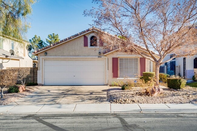 Building Photo - Single story 4 bed, 2 Bath with open floorplan