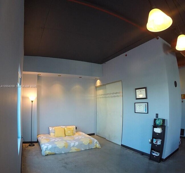 Photo - 10 SW South River Dr Unit 611