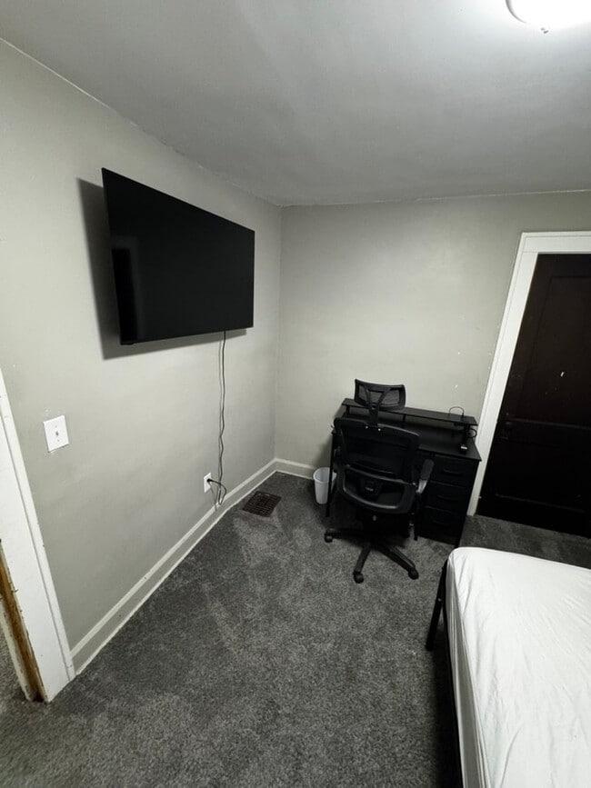 Photo - 556 N Oxford St Unit A