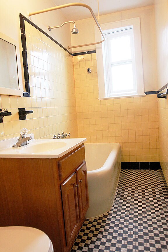 Photo - 477 Merrick Rd