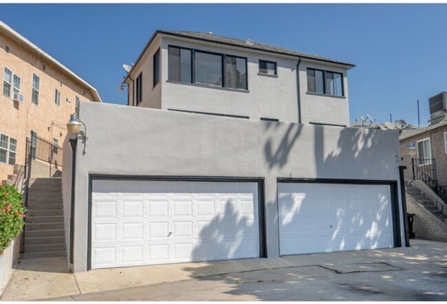 Building Photo - 5623-5633 Venice Blvd