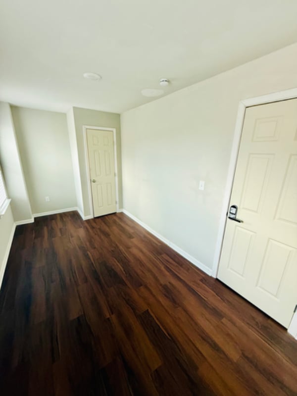 Photo - 400 Eagle Brook Ln