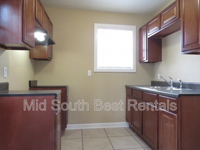 Photo - 2927 Montague Cove