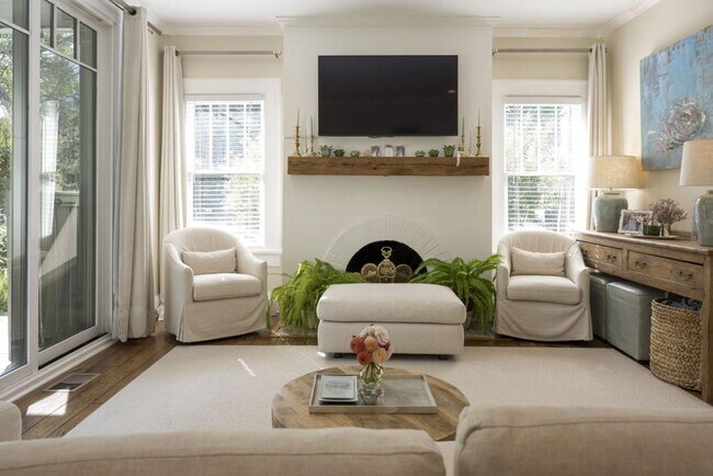 Photo - 801 Durant Pl NE