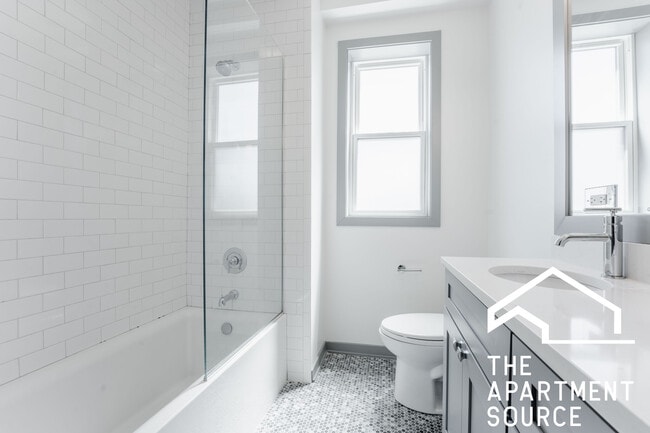 2814 N Mozart St Unit 2R