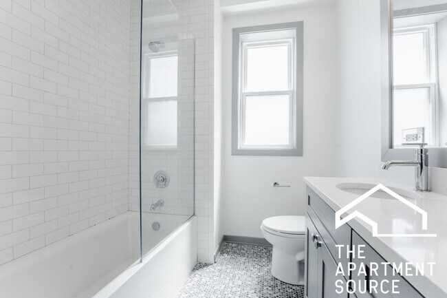 Photo - 2814 N Mozart St Unit 2R