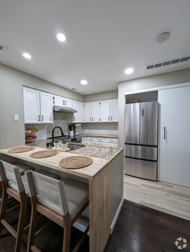 Building Photo - 842 S Vance St Unit C Rental