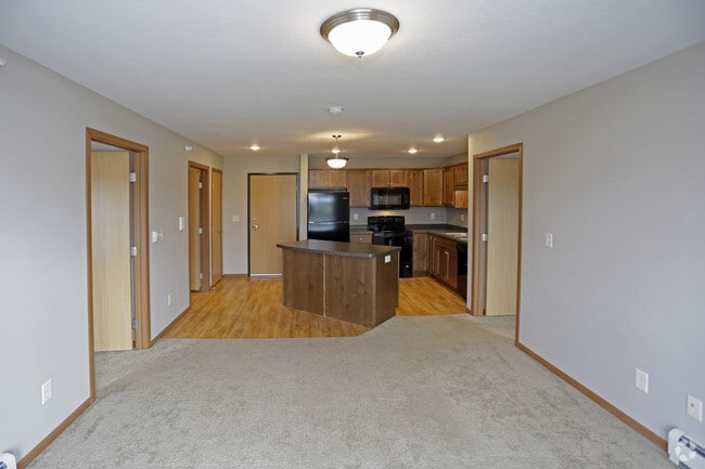 2BR, 2BA - 921 SF