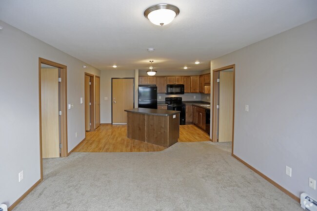 2BR, 2BA - 921 SF - Avon Estates