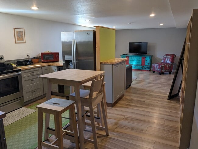 cocina - 6915 Yates St Unidad Mother in law apt.