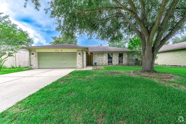 Building Photo - 15923 Dunmoor Dr Rental