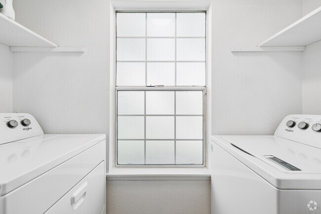 2BR, 1BA - 870SF - Washer/Dryer
