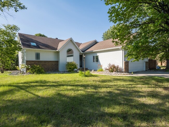 Photo - Cute 4 bedroom home for rent! Recently Upd...