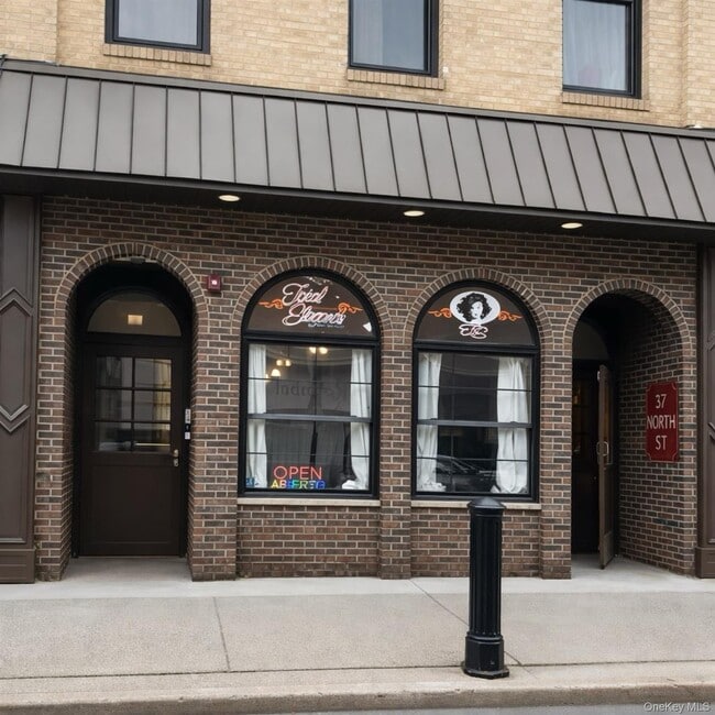 Building Photo - 37 North St Unit 201 second floor