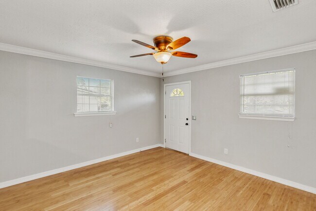 Photo - 4472 Melvin Cir E