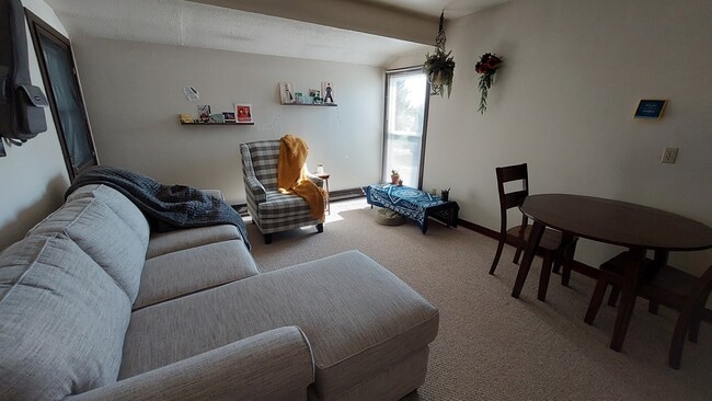 Photo - PIONEER APARTMENTS