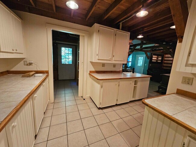 317 Town Hill Rd