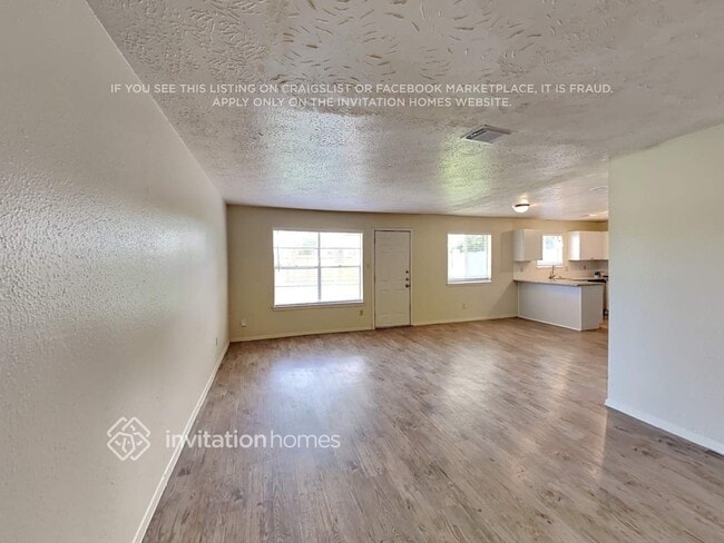 Photo - 9812 Robin St