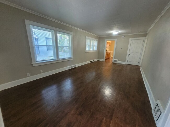 Building Photo - Two bedroom, One Bathroom Home with Partia...