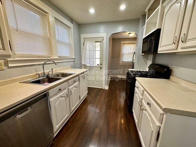 Photo - 711 Norwich Ave