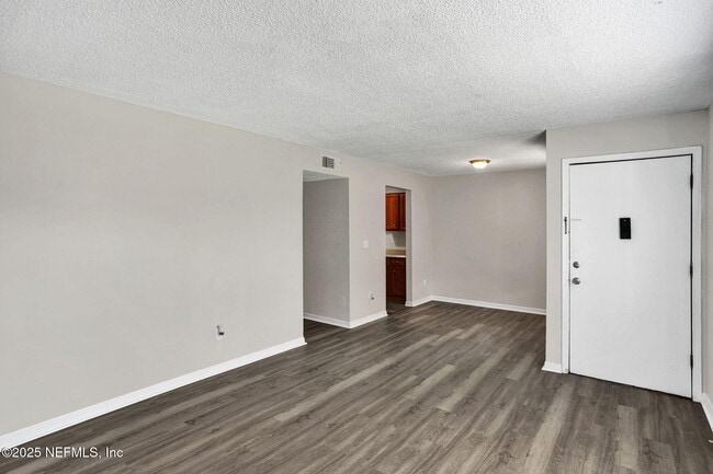 Photo - 473 Bentwood Ln Unit A